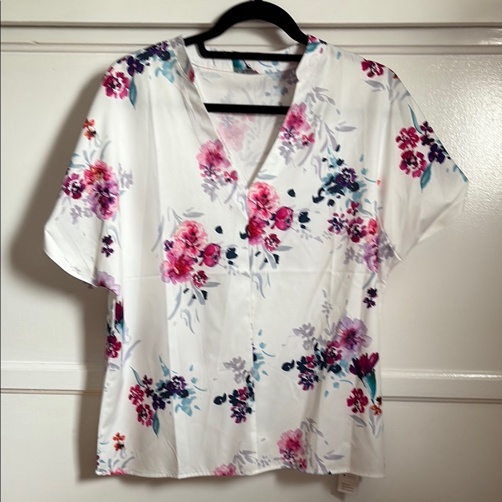 New, Floral V-Neck Women's Top